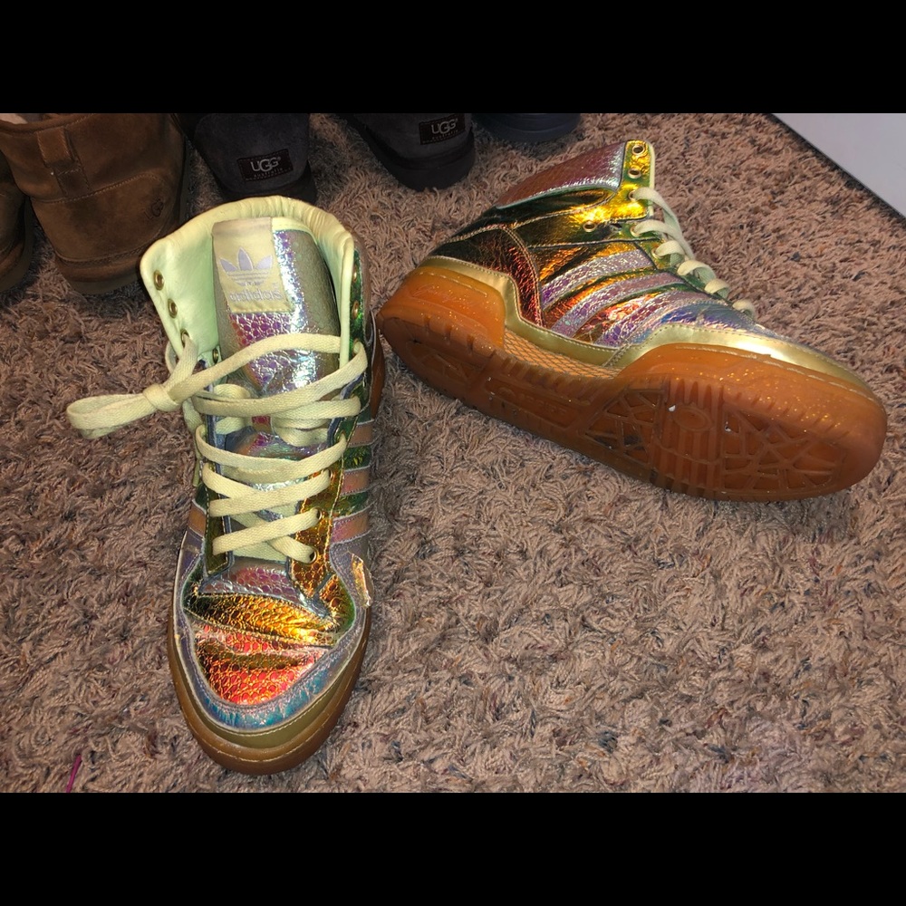 Fouls Jeremy Scott’s
